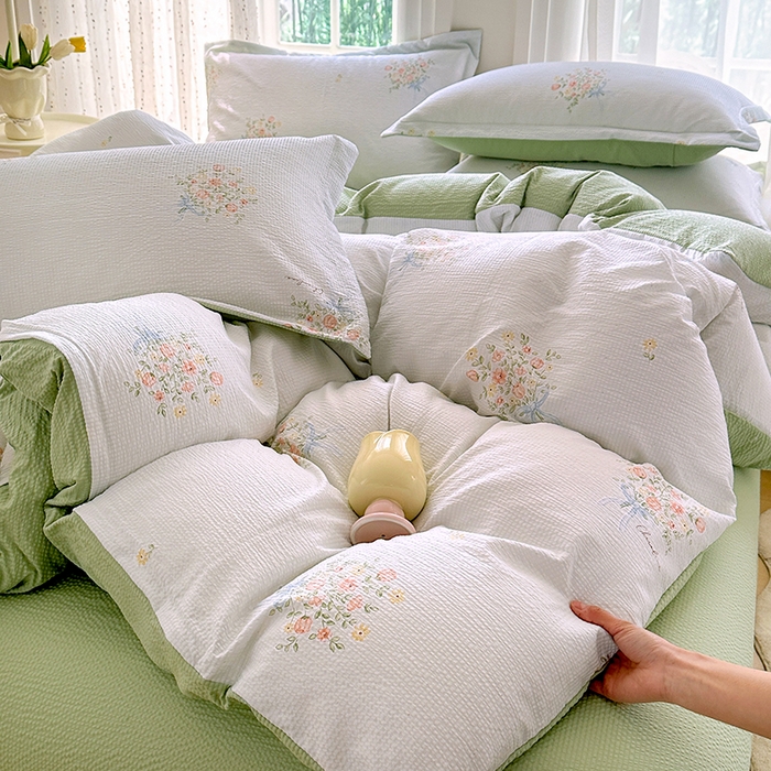 91家纺网 家纺一手货源 找家纺 家贝爱 2026新款轻氧泡泡棉被套 春日时光