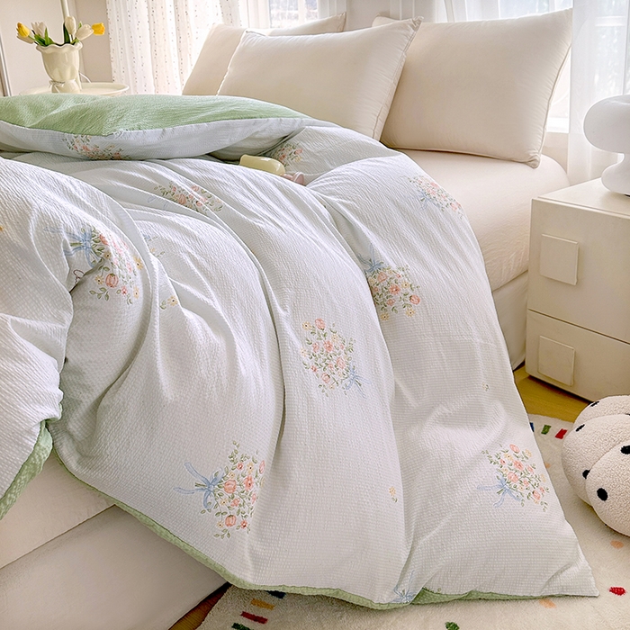 91家纺网 家纺一手货源 找家纺 家贝爱 2026新款轻氧泡泡棉被套 春日时光