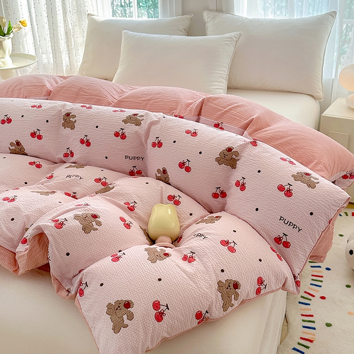 91家纺网 家纺一手货源 找家纺 家贝爱 2026新款轻氧泡泡棉被套 桃之夭夭