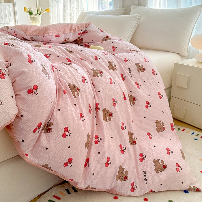 91家纺网 家纺一手货源 找家纺 家贝爱 2026新款轻氧泡泡棉被套 桃之夭夭