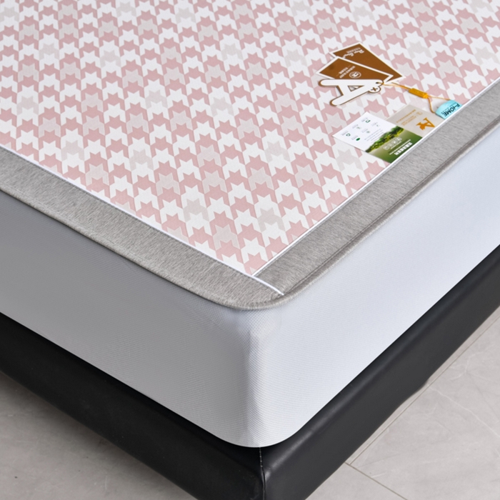 91家纺网 家纺一手货源 找家纺 小牛席业 2026新款PE千鸟格凉感冰丝席系列（床笠款） 粉色