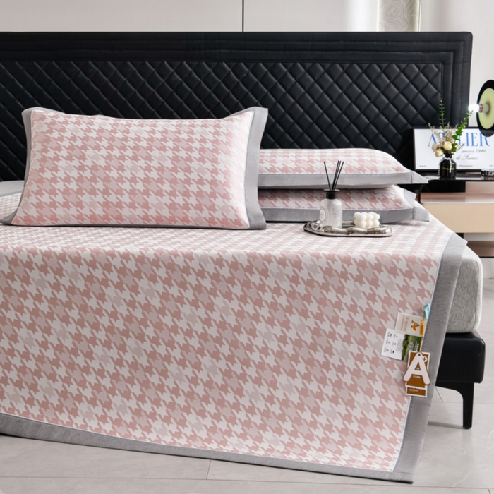 91家纺网 家纺一手货源 找家纺 小牛席业 2026新款PE千鸟格凉感冰丝席席子凉席 粉色