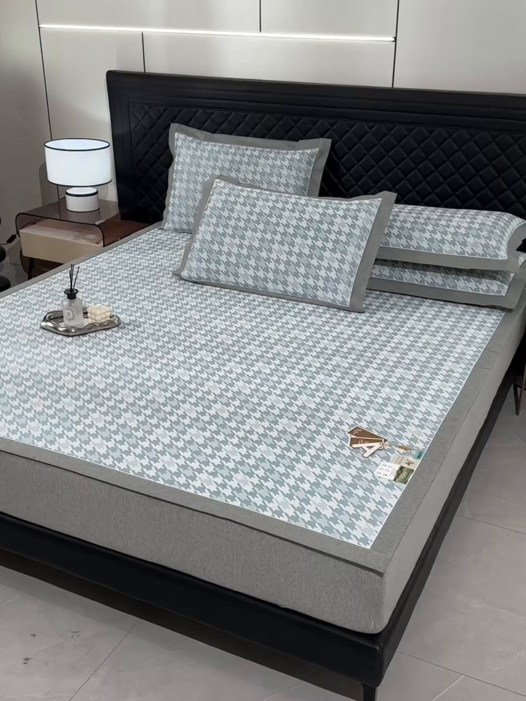 91家纺网 家纺一手货源 找家纺 小牛席业 2026新款PE千鸟格凉感冰丝席席子凉席 蓝色