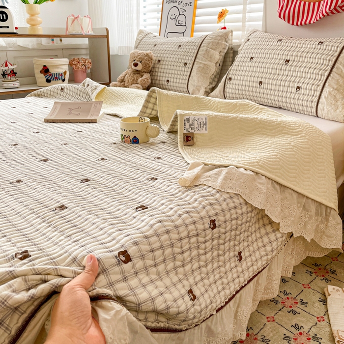 91家纺网 家纺一手货源 找家纺 岚吉家纺 2026年新款A类法式全棉花边床盖三件套四件套 格子熊