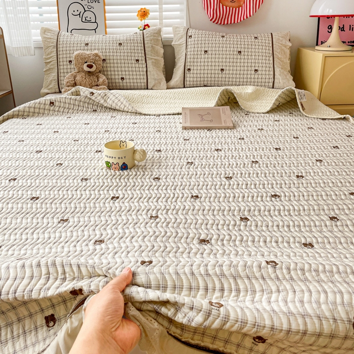 91家纺网 家纺一手货源 找家纺 岚吉家纺 2026年新款A类法式全棉花边床盖三件套四件套 格子熊