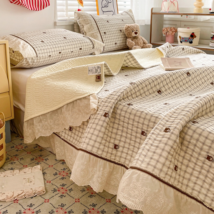 91家纺网 家纺一手货源 找家纺 岚吉家纺 2026年新款A类法式全棉花边床盖三件套四件套 格子熊