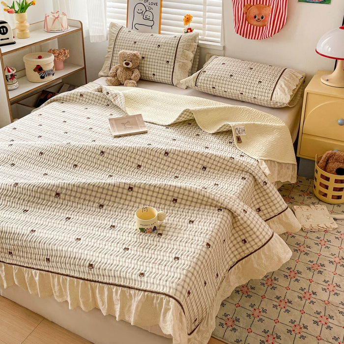 91家纺网 家纺一手货源 找家纺 岚吉家纺 2026年新款A类法式全棉花边床盖三件套四件套 格子熊