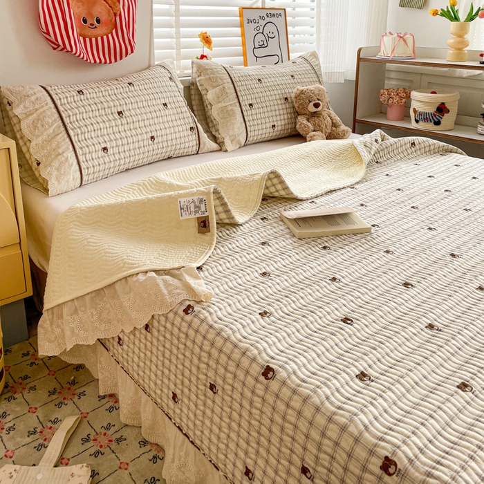 91家纺网 家纺一手货源 找家纺 岚吉家纺 2026年新款A类法式全棉花边床盖三件套四件套 格子熊