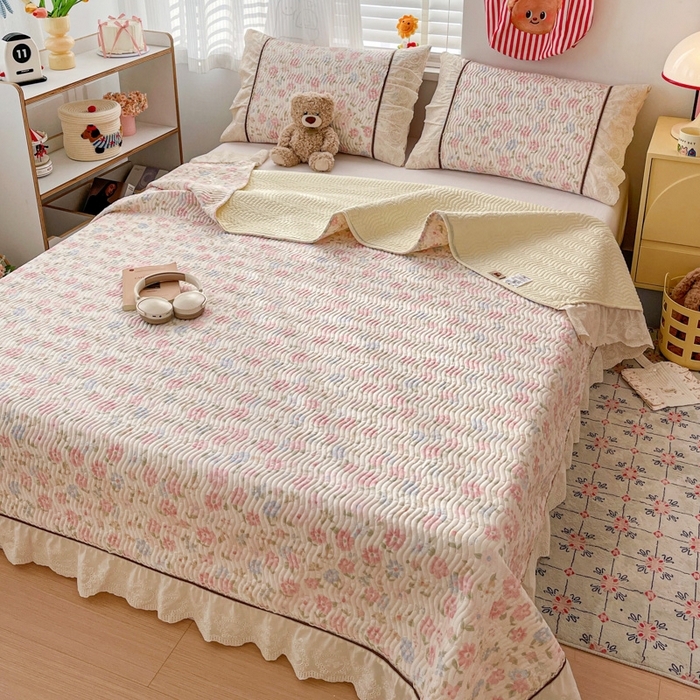 91家纺网 家纺一手货源 找家纺 岚吉家纺 2026年新款A类法式全棉花边床盖三件套四件套 花园-粉