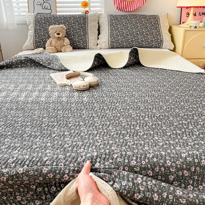 91家纺网 家纺一手货源 找家纺 岚吉家纺 2026年新款A类法式全棉花边床盖三件套四件套 梅溪渡-灰