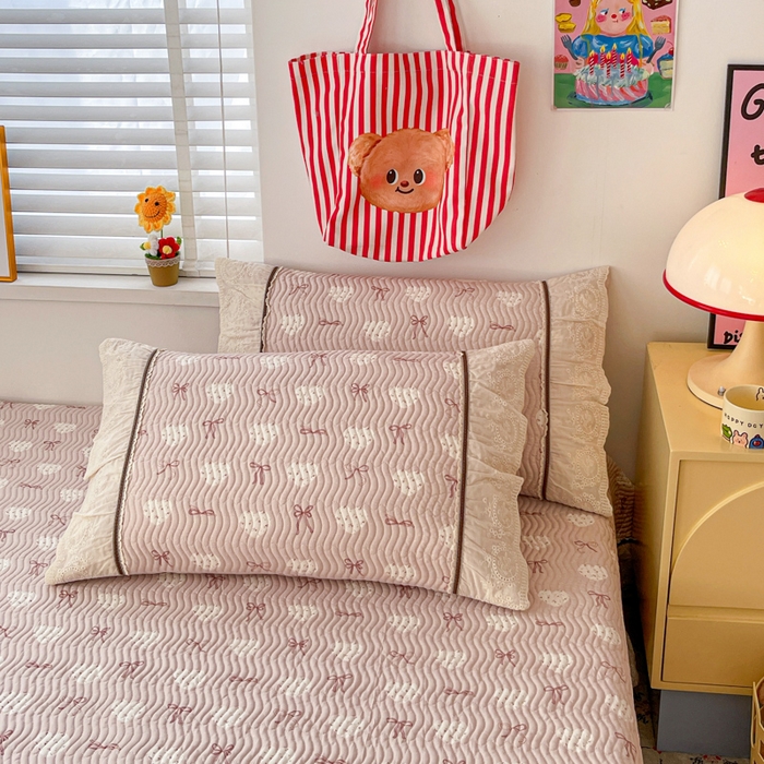 91家纺网 家纺一手货源 找家纺 岚吉家纺 2026年新款A类法式全棉花边床盖三件套四件套 心结-粉