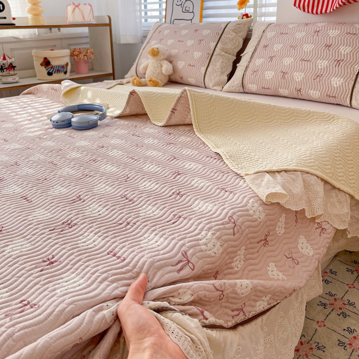 91家纺网 家纺一手货源 找家纺 岚吉家纺 2026年新款A类法式全棉花边床盖三件套四件套 心结-粉