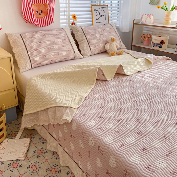 91家纺网 家纺一手货源 找家纺 岚吉家纺 2026年新款A类法式全棉花边床盖三件套四件套 心结-粉