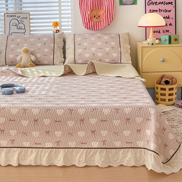 91家纺网 家纺一手货源 找家纺 岚吉家纺 2026年新款A类法式全棉花边床盖三件套四件套 心结-粉