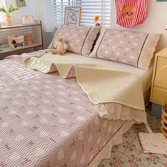 91家纺网 家纺一手货源 找家纺 岚吉家纺 2026年新款A类法式全棉花边床盖三件套四件套 心结-粉