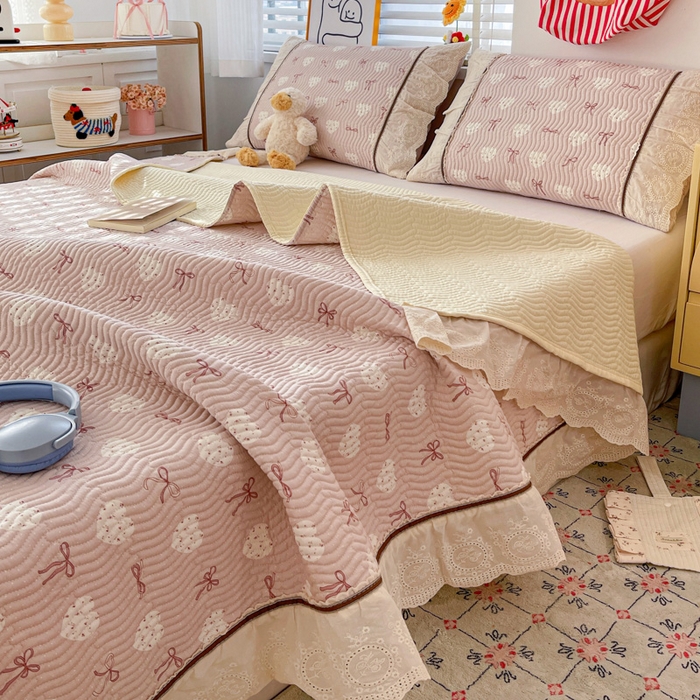 91家纺网 家纺一手货源 找家纺 岚吉家纺 2026年新款A类法式全棉花边床盖三件套四件套 心结-粉