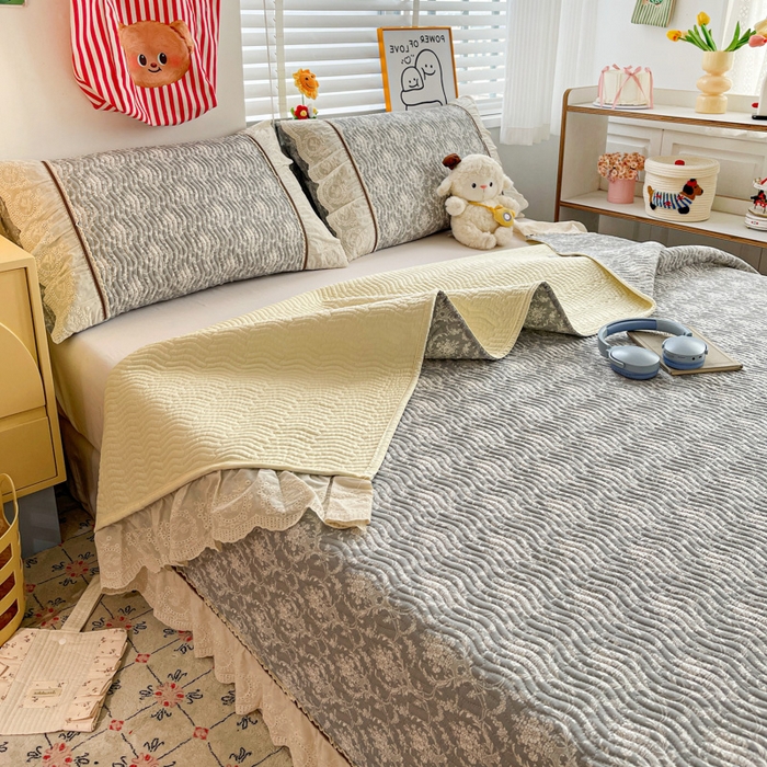 91家纺网 家纺一手货源 找家纺 岚吉家纺 2026年新款A类法式全棉花边床盖三件套四件套 忆江南-灰