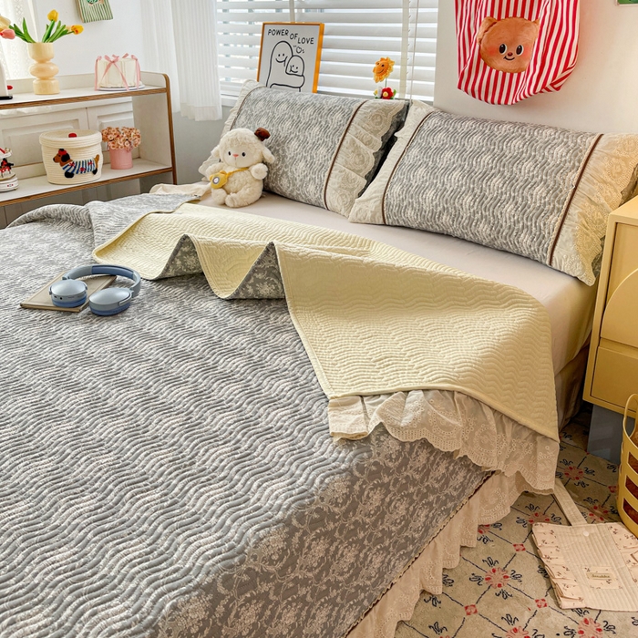 91家纺网 家纺一手货源 找家纺 岚吉家纺 2026年新款A类法式全棉花边床盖三件套四件套 忆江南-灰