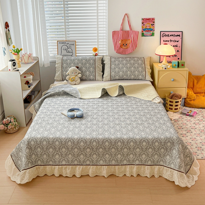 91家纺网 家纺一手货源 找家纺 岚吉家纺 2026年新款A类法式全棉花边床盖三件套四件套 忆江南-灰