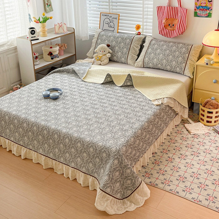 91家纺网 家纺一手货源 找家纺 岚吉家纺 2026年新款A类法式全棉花边床盖三件套四件套 忆江南-灰