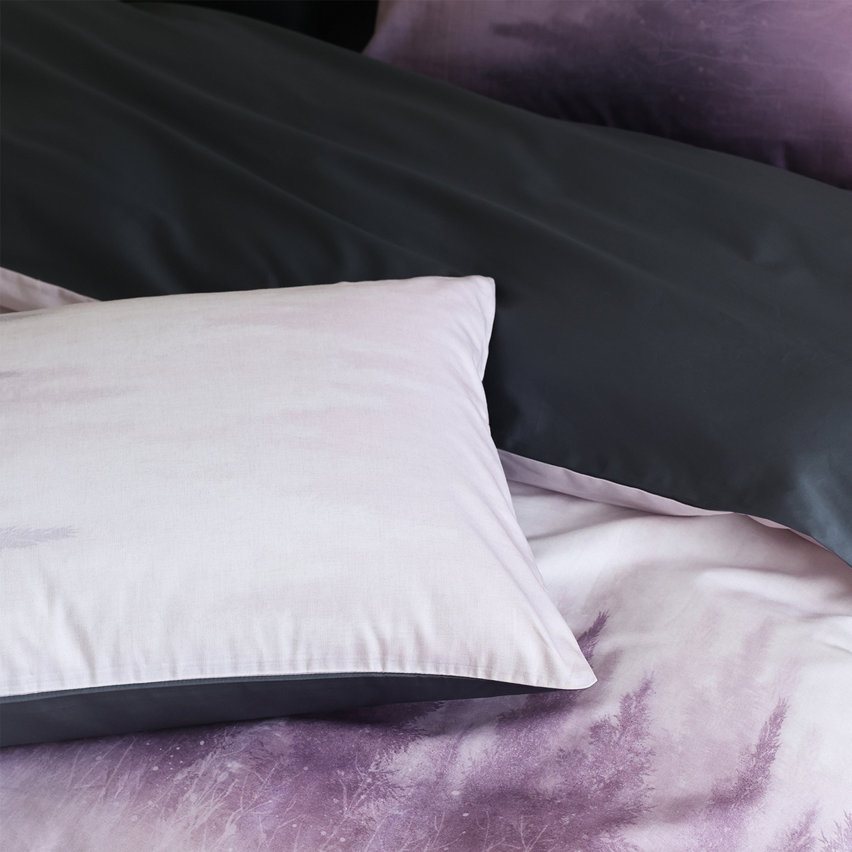 91家纺网 家纺一手货源 找家纺 ONE TWO ONE 121 【会员-20】【控价商品】【提供买家秀】【专版花型】2026新款100s长绒棉全棉纯棉床上用 魔法城堡-紫