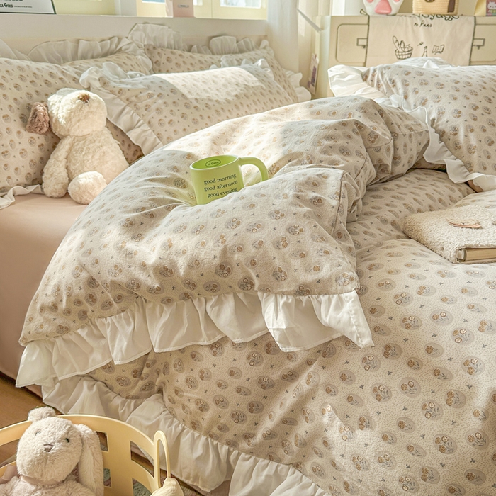 91家纺网 家纺一手货源 找家纺 逸尚阁家纺 2026新款水洗仿棉印花花边四件套-终版 偏爱的花语