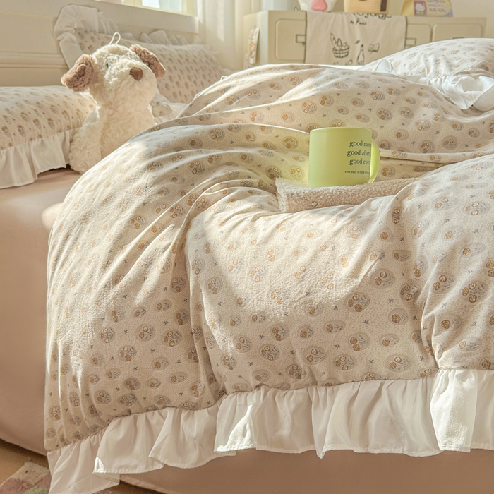 91家纺网 家纺一手货源 找家纺 逸尚阁家纺 2026新款水洗仿棉印花花边四件套-终版 偏爱的花语