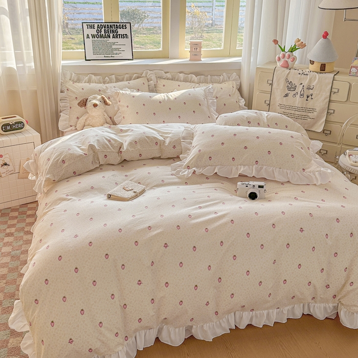 91家纺网 家纺一手货源 找家纺 逸尚阁家纺 2026新款水洗仿棉印花花边四件套-终版 甜甜草莓区