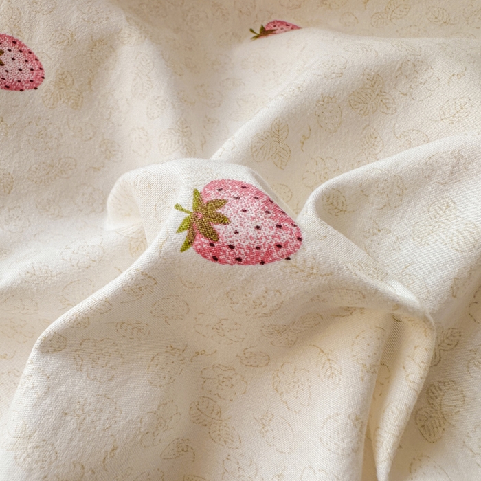 91家纺网 家纺一手货源 找家纺 逸尚阁家纺 2026新款水洗仿棉印花花边四件套-终版 甜甜草莓区