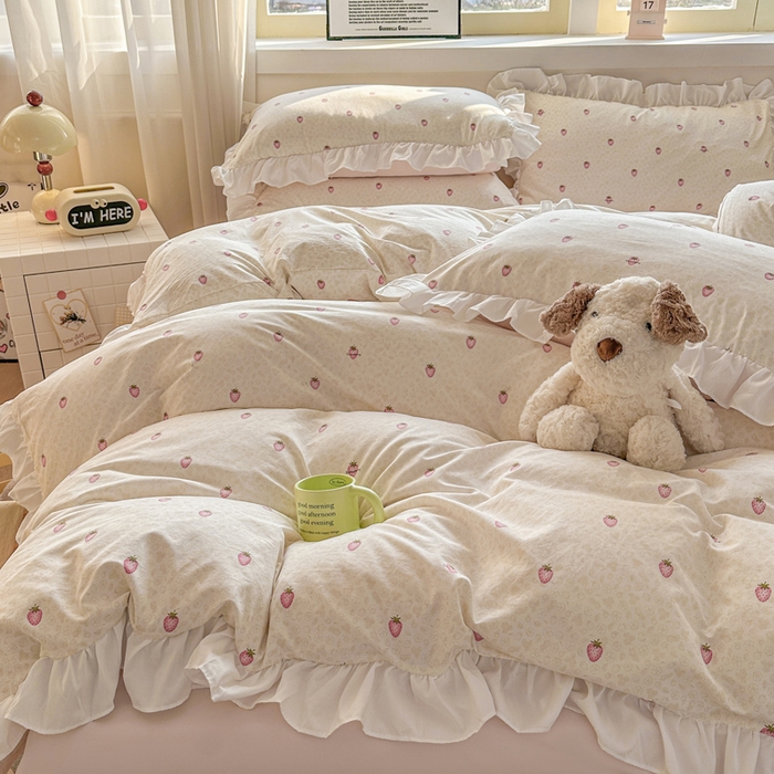 91家纺网 家纺一手货源 找家纺 逸尚阁家纺 2026新款水洗仿棉印花花边四件套-终版 甜甜草莓区