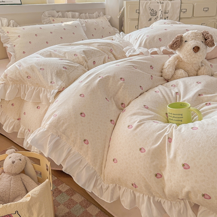 91家纺网 家纺一手货源 找家纺 逸尚阁家纺 2026新款水洗仿棉印花花边四件套-终版 甜甜草莓区