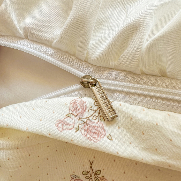 91家纺网 家纺一手货源 找家纺 逸尚阁家纺 2026新款水洗仿棉印花花边四件套-终版 心上的爱恋