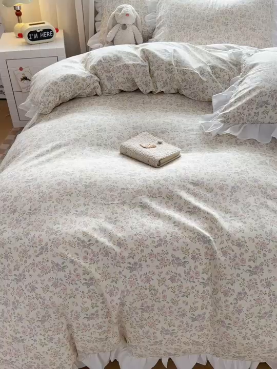 91家纺网 家纺一手货源 找家纺 逸尚阁家纺 2026新款水洗仿棉印花花边四件套-终版 轻轻小细语