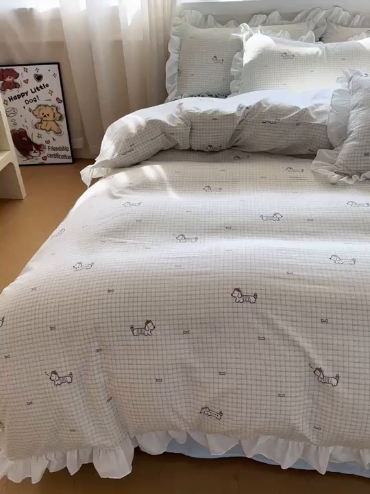 91家纺网 家纺一手货源 找家纺 逸尚阁家纺 2026新款水洗仿棉印花花边四件套-终版 天性狗狗乐园