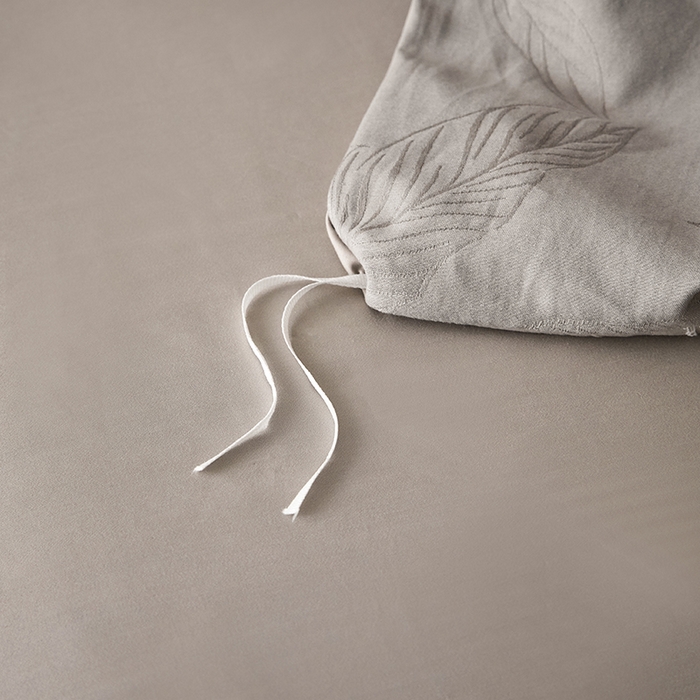 91家纺网 家纺一手货源 找家纺 薏思家纺 2026年新款全棉色织水洗提花 旷野幽兰-灰