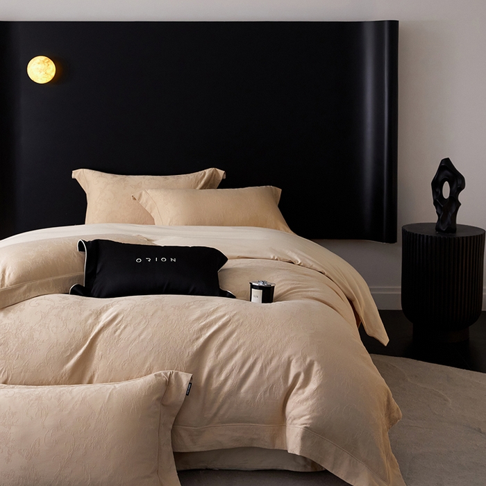 91家纺网 家纺一手货源 找家纺 薏思家纺 2026年新款全棉色织水洗提花 花漾梦境-驼