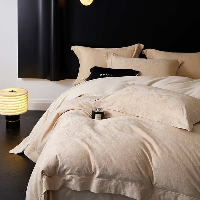 91家纺网 家纺一手货源 找家纺 薏思家纺 2026年新款全棉色织水洗提花 花漾梦境-驼