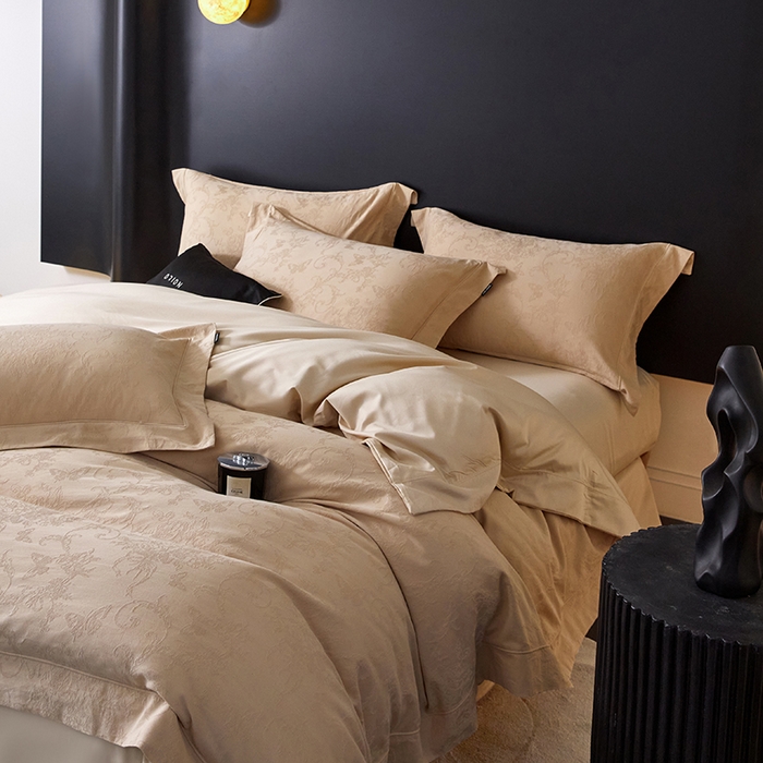 91家纺网 家纺一手货源 找家纺 薏思家纺 2026年新款全棉色织水洗提花 花漾梦境-驼