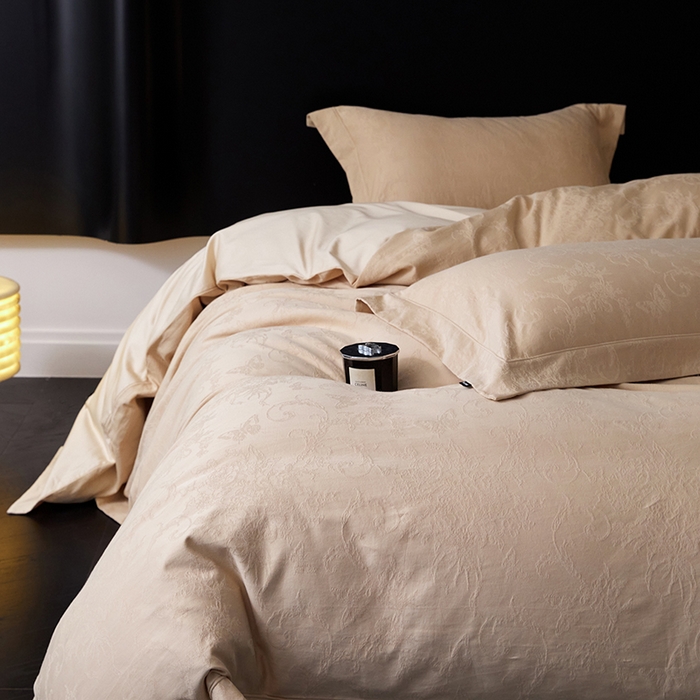 91家纺网 家纺一手货源 找家纺 薏思家纺 2026年新款全棉色织水洗提花 花漾梦境-驼