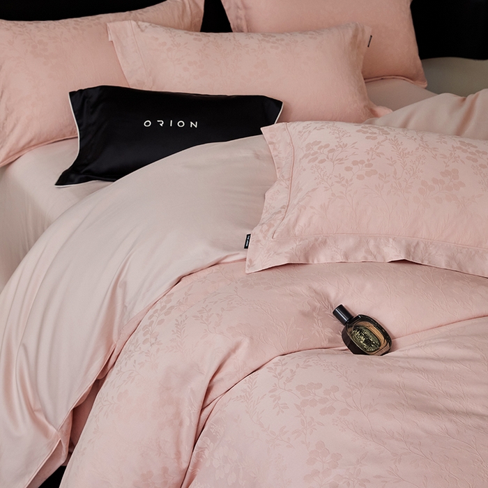 91家纺网 家纺一手货源 找家纺 薏思家纺 2026年新款全棉色织水洗提花 杏芙微醺-粉