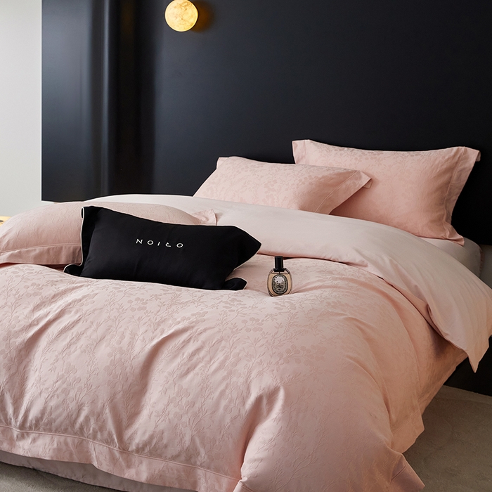 91家纺网 家纺一手货源 找家纺 薏思家纺 2026年新款全棉色织水洗提花 杏芙微醺-粉