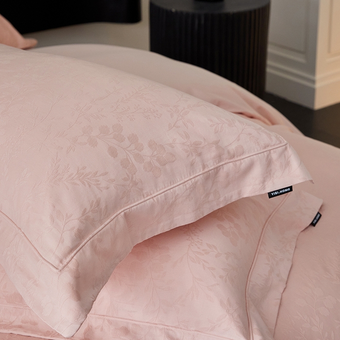 91家纺网 家纺一手货源 找家纺 薏思家纺 2026年新款全棉色织水洗提花 杏芙微醺-粉