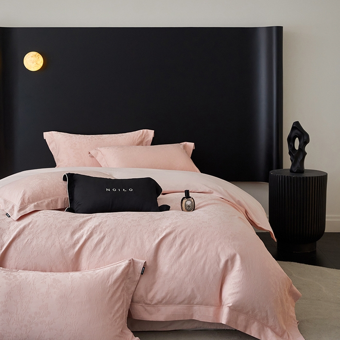 91家纺网 家纺一手货源 找家纺 薏思家纺 2026年新款全棉色织水洗提花 杏芙微醺-粉