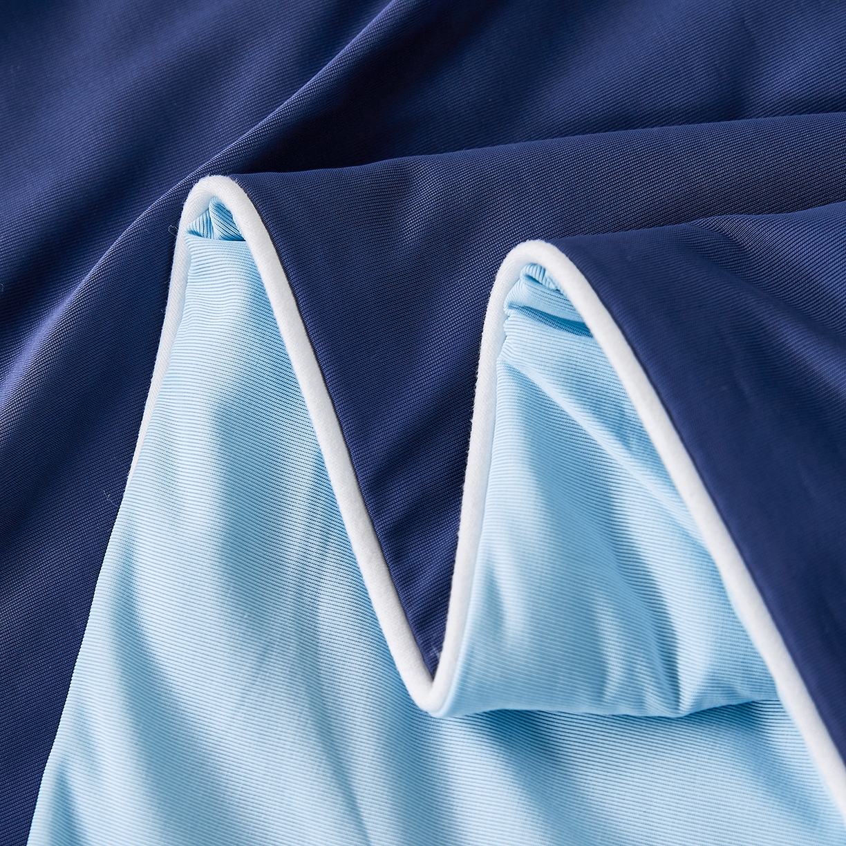 91家纺网 家纺一手货源 找家纺 犇牛仓储供应链 2026新款锦氨凉感夏被被子被芯 深蓝