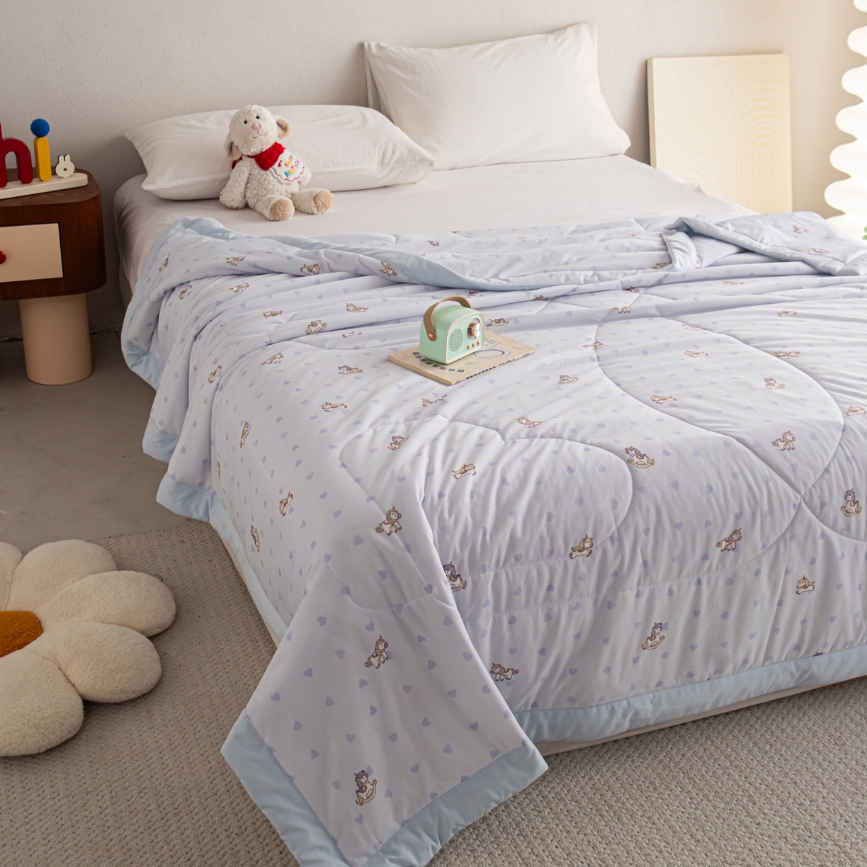 91家纺网 家纺一手货源 找家纺 亿莱鑫 2026新款手包边凉感抗菌夏凉被空调被 爱心小马