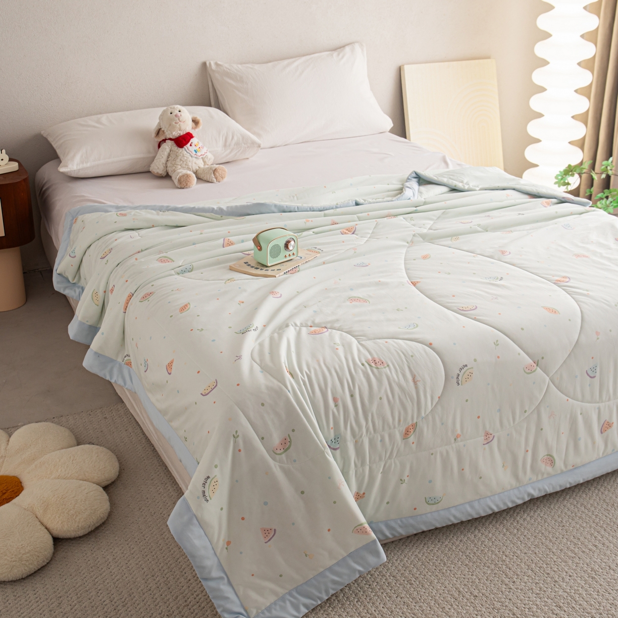 91家纺网 家纺一手货源 找家纺 亿莱鑫 2026新款手包边凉感抗菌夏凉被空调被 缤纷夏日