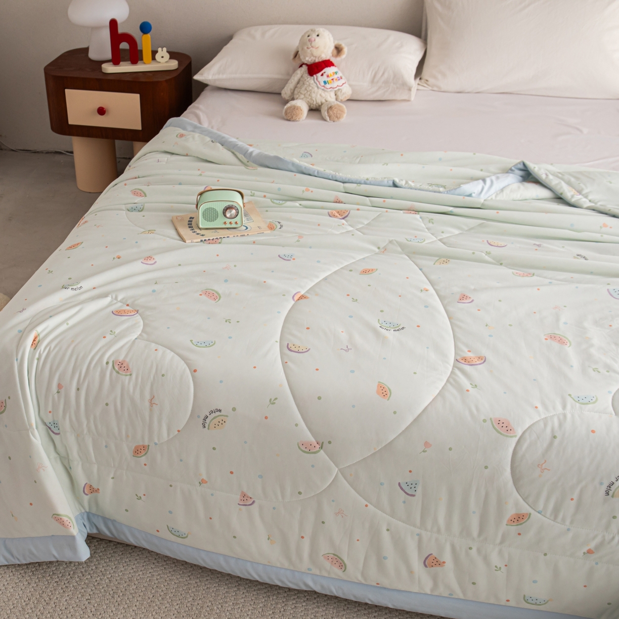 91家纺网 家纺一手货源 找家纺 亿莱鑫 2026新款手包边凉感抗菌夏凉被空调被 缤纷夏日