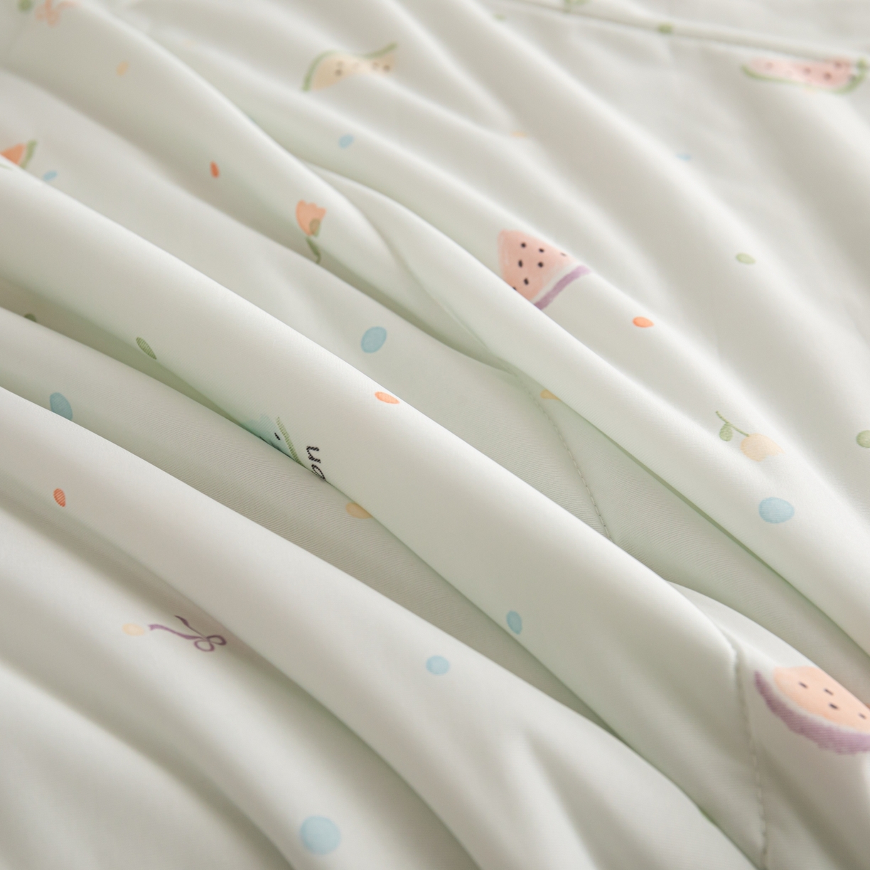 91家纺网 家纺一手货源 找家纺 亿莱鑫 2026新款手包边凉感抗菌夏凉被空调被 缤纷夏日