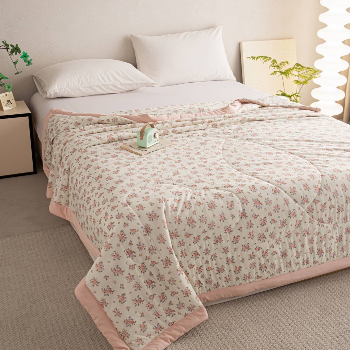 91家纺网 家纺一手货源 找家纺 亿莱鑫 2026新款手包边凉感抗菌夏凉被空调被 畅游花海