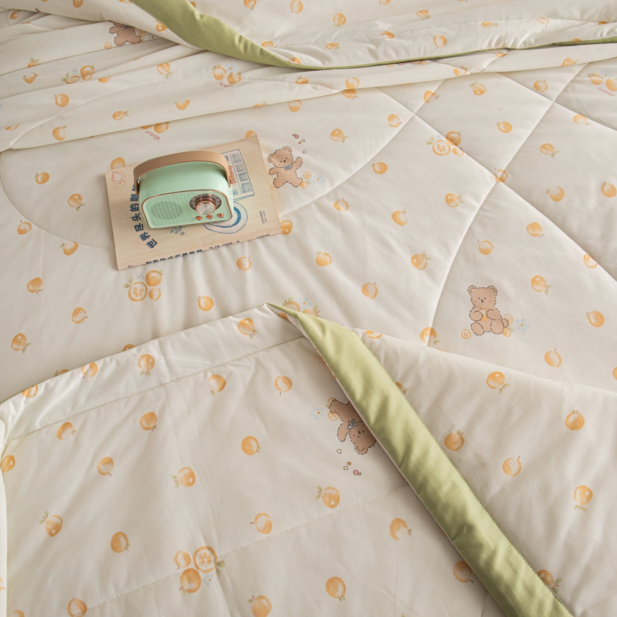 91家纺网 家纺一手货源 找家纺 亿莱鑫 2026新款手包边凉感抗菌夏凉被空调被 橙子小熊